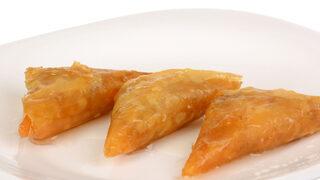 Seferihisar'ın gizli kalmış bir lezzeti: Tarçınla peyniri bir araya getiren samsades tarifi