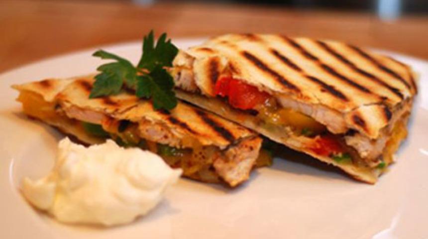 Peynirli Tavuklu Quesadillas