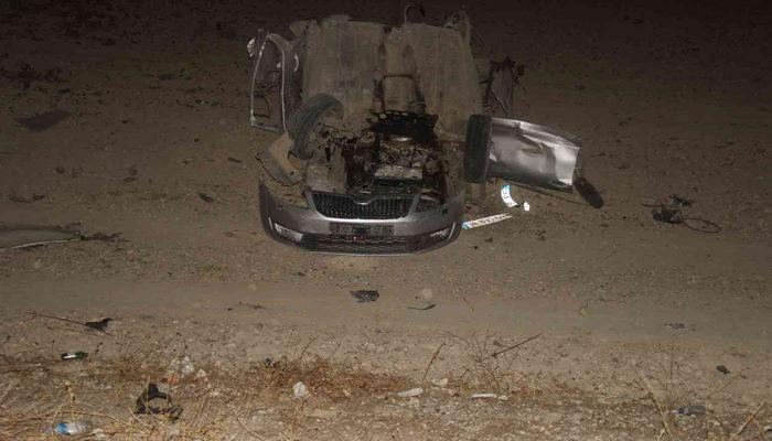 Şanlıurfa'da korkunç kaza! Hafif ticari araç ile çarpışan otomobil ikiye bölündü: 2 ölü, 3 yaralı