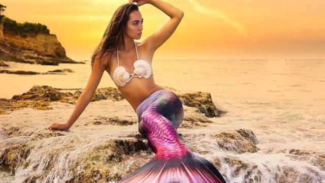 Profesyonel bir deniz kızı olarak çalışan Felicia Flaherty, servet değerinde kuyruk takıyor