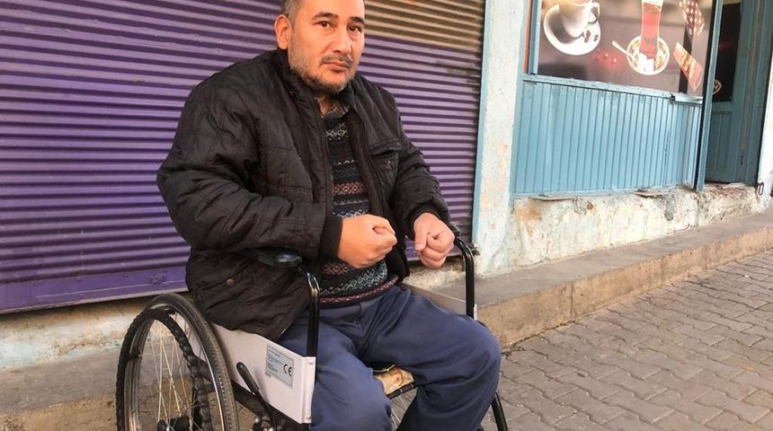 Bu nasıl vicdansızlık! Kas hastasının tekerli sandalyesini çaldılar