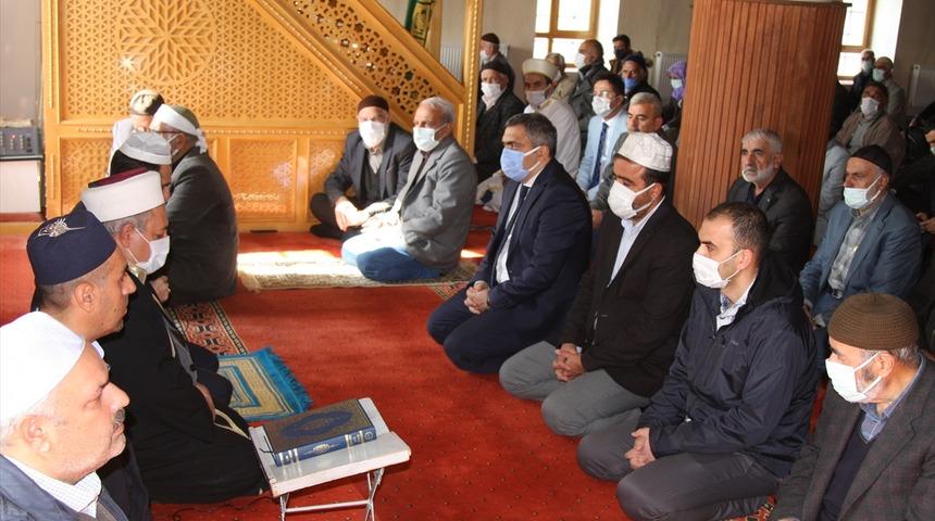 Diyarbakır'da şair, yazar ve fikir insanı Sezai Karakoç için mevlit okutuldu