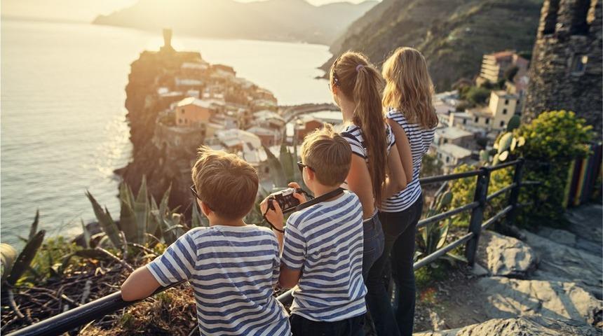 İtalya'da hükümetten çocuk yardımı paketi: Dört çocuklu aileler ayda 1.090 euro destek alabilecek