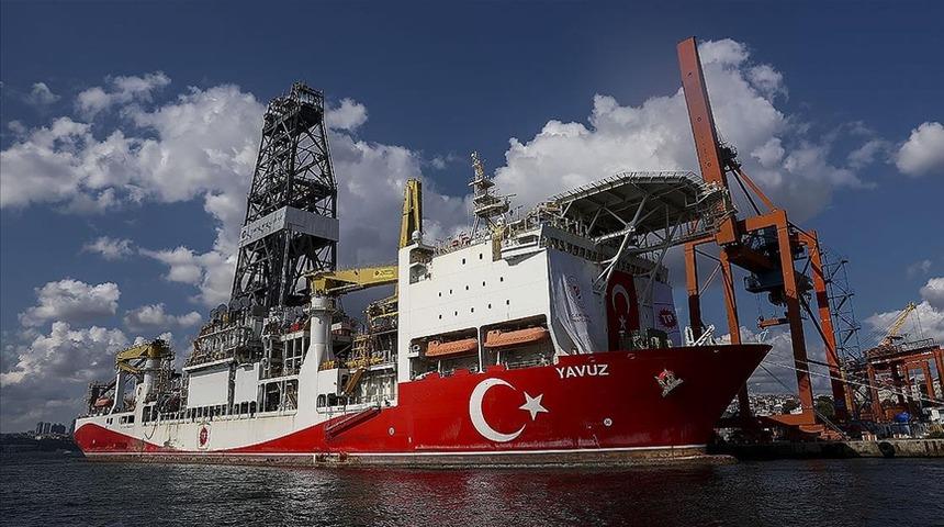 Yavuz Sondaj Gemisi'nin kule montajı çalışmaları sürüyor