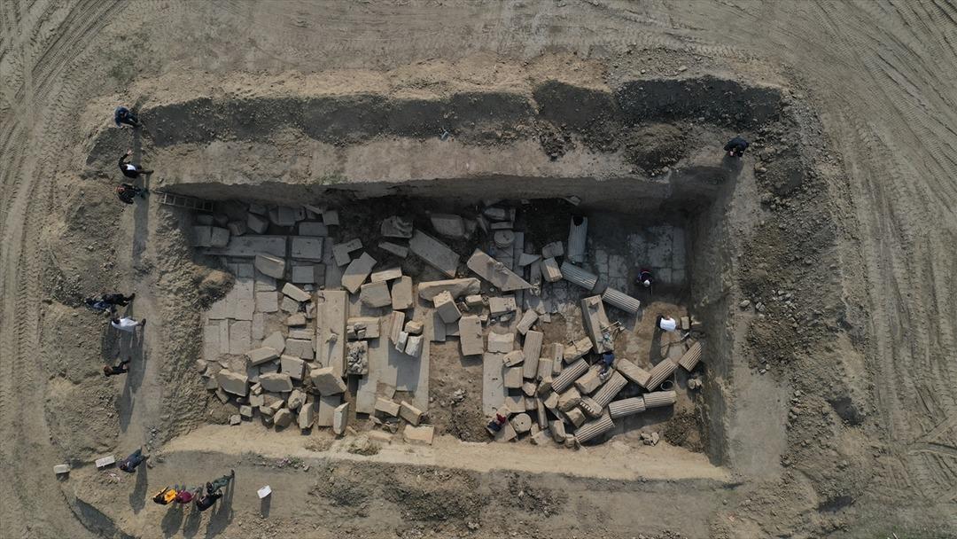 Aydın&rsquo;ın Magnesia Antik Kenti&rsquo;ndeki "Zeus Tapınağı" ortaya &ccedil;ıkarılıyor