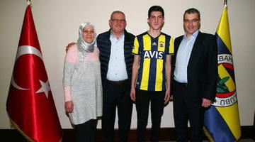 Fenerbahçe'de Altay'dan sonra Berke'de sakatlandı! Kaleye 2003'lü Osman Ertuğrul Çetin