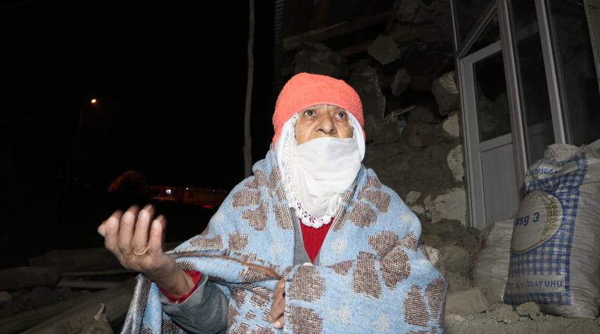 Depreme dışarıda yakalandı: Evde olsaydım hayatımı kaybedebilirdim