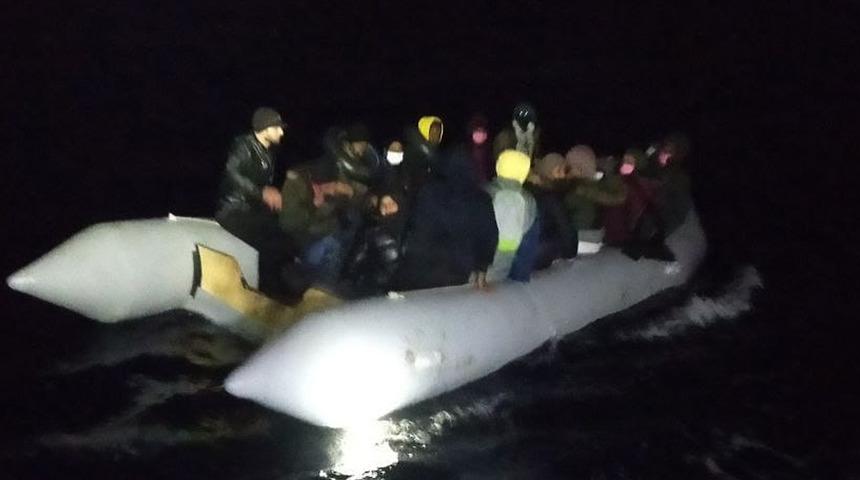 Yunanistan tarafından geri itilen göçmenler kurtarıldı