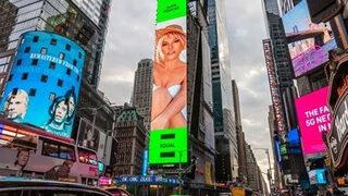 Ajda Pekkan Times Meydanı’nda