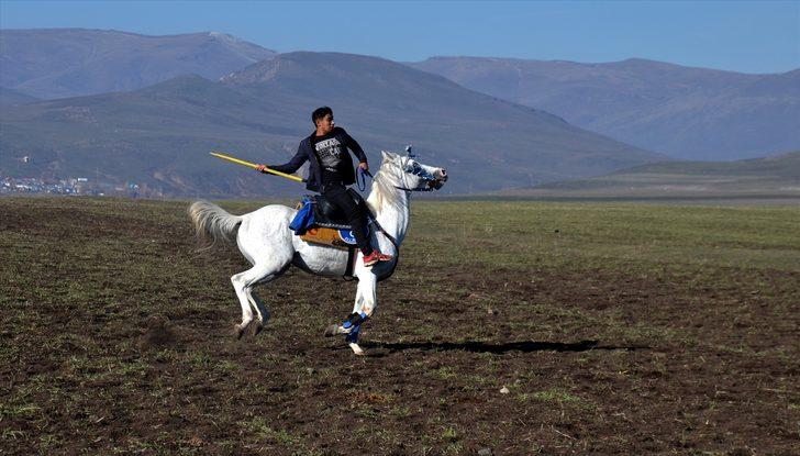 Ciritçiler karda oynayacakları turnuvalara dostluk maçlarıyla hazırlanıyor G1
