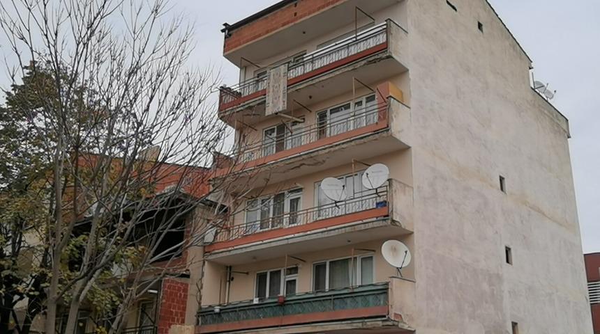 1 buçuk yaşındaki çocuk 5'inci kattan düştü