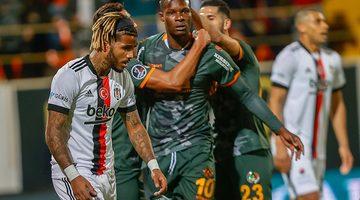 Babacar: Soyunma odasında parti yaptık