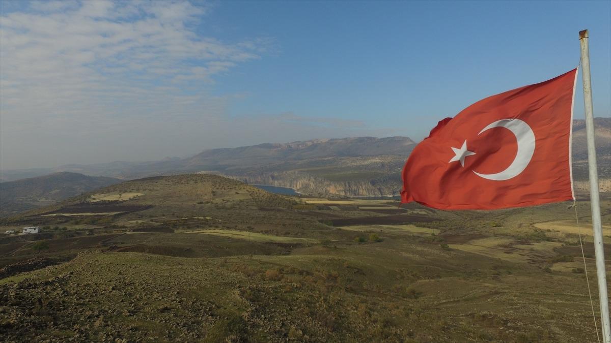 Sonbaharın renklerine b&uuml;r&uuml;nen Takoran Vadisi'nde doğa y&uuml;r&uuml;y&uuml;ş&uuml; d&uuml;zenlendi