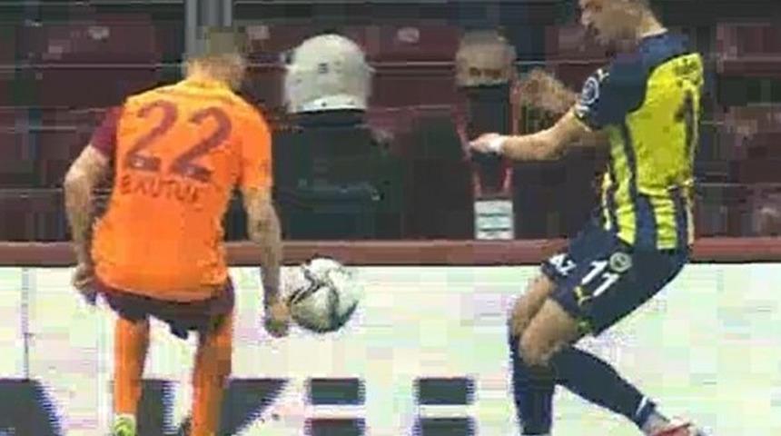 Derbide penaltı tartışması ve devam kararı!