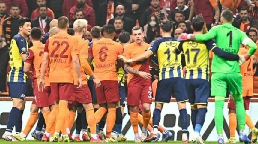 Mesut Özil'e çakmak atıldı