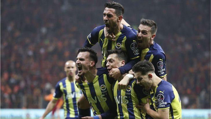 Derbide Fenerbahçe deplasmanda Galatasaray'ı 2-1 yendi