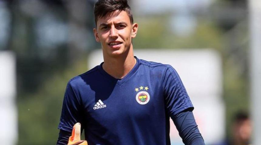 Berke Özer kimdir, aslen nereli? Fenerbahçe kalecisi Berke Özer kaç yaşında?