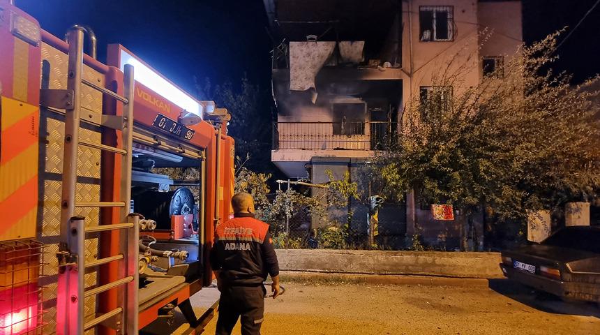 Boşaltmak için girdikleri evi sigara ile yaktılar! 