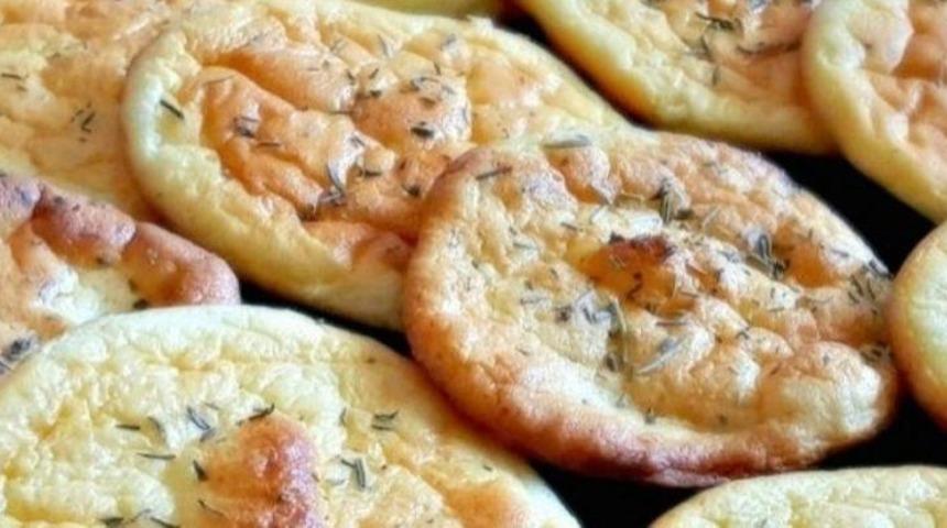 "Unsuz ekmek mi olur?" diyenleri böyle alalım: Yemeye doyamayacağınız bulut ekmek tarifi