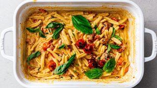 TikTok akımlarının hayatımıza kattığı en lezzetli tariflerden biri: Feta peynirli makarna!