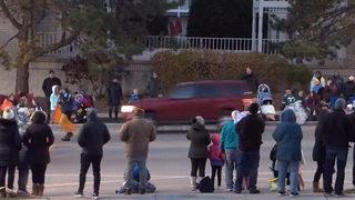 ABD'de korkunç olay! Araba kalabalığın arasına daldı
