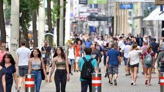 Acil durumlarda dışarı çıkmalarına izin var! Avusturya'da tam kapanma başladı