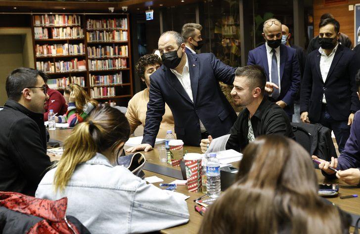 Öğrenciler görünce şaşkına döndü! Bakan Varank'tan pizzalı sürpriz G4