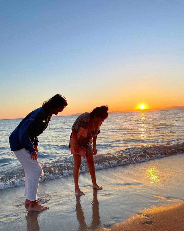 Berrak Tüzünataç ve Özge Özpirinçci'den gün batımı paylaşımı  G5