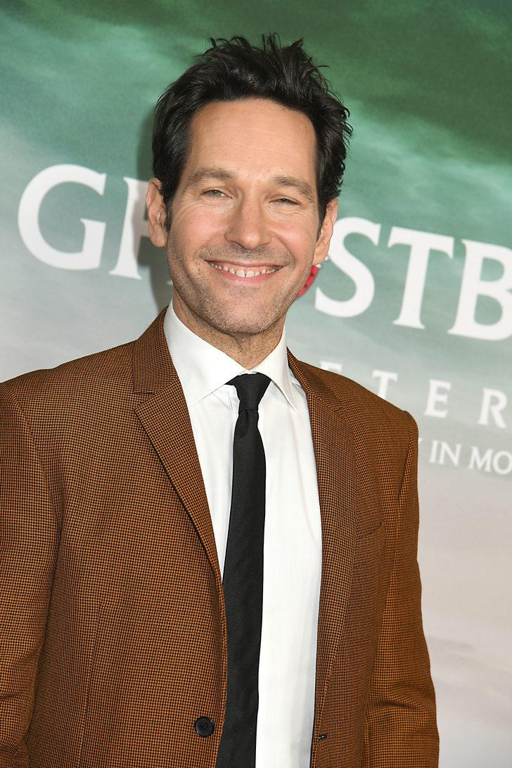 "Yaşayan en seksi erkek" seçildi!  Yıllar önce çöpte bulduğu şiltede uyumuş G1