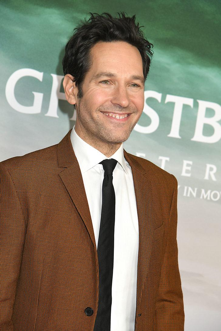 "Yaşayan en seksi erkek" seçildi!  Yıllar önce çöpte bulduğu şiltede uyumuş G3