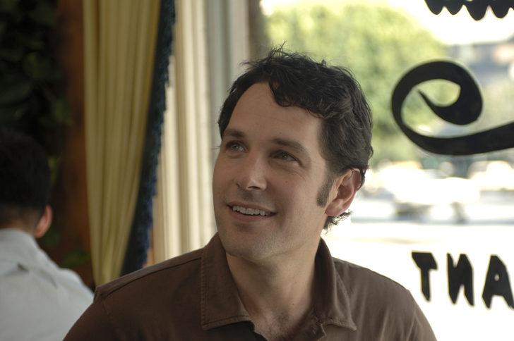 "Yaşayan en seksi erkek" seçildi!  Yıllar önce çöpte bulduğu şiltede uyumuş G4