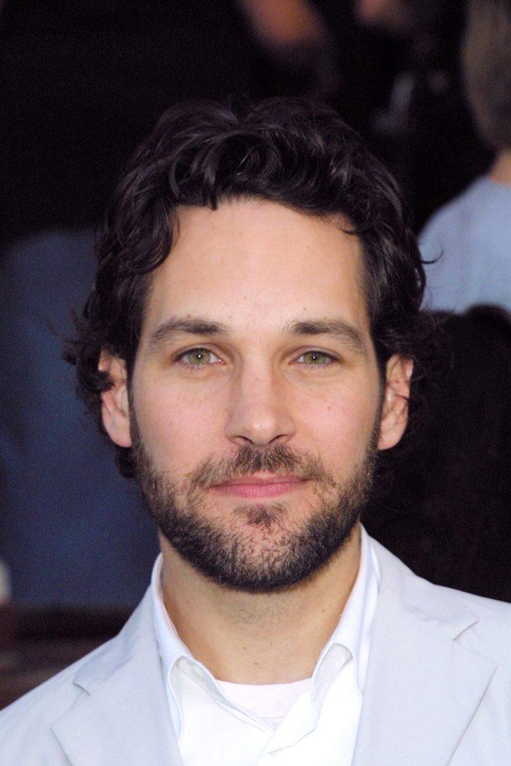 "Yaşayan en seksi erkek" seçildi!  Yıllar önce çöpte bulduğu şiltede uyumuş G5