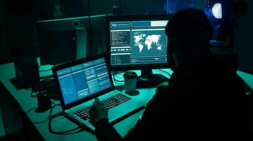 Evli çiftler takip yazılımları ile birbirlerini gözetliyor