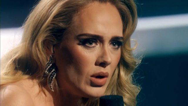 Adele 30 adlı albümüyle satış rekoru kırdı