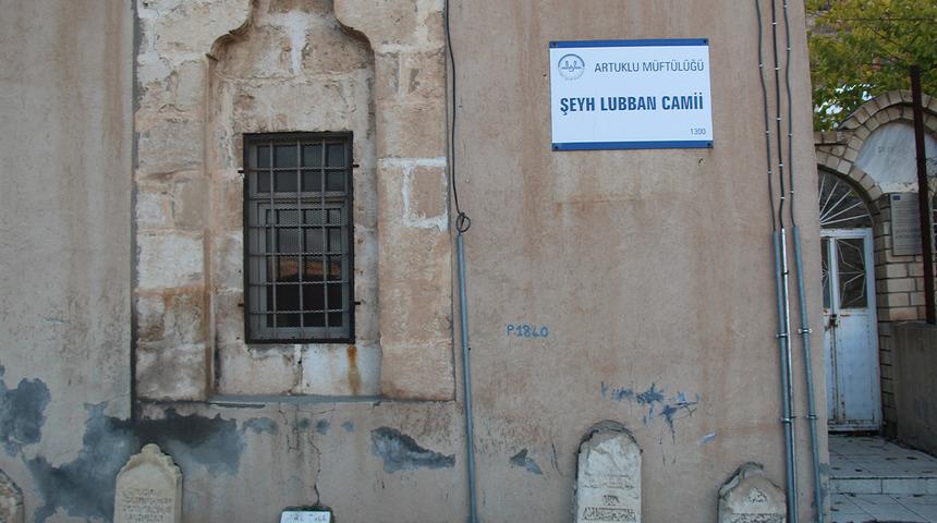 Mardin’de bir garip yapı! Altı mezarlık, üstü cami