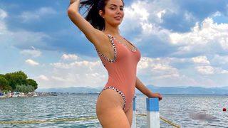 Taciz mesajlarıyla gündeme oturan Ece Ronay'dan Mehmet Ali Erbil ve kızı Yasmin Erbil'e ağır gönderme!