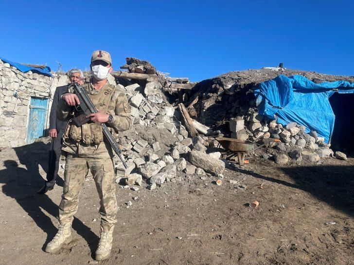 Erzurum Valisi Okay Memiş, Köprüköy'deki deprem bölgesinde incelemelerde bulundu: G2