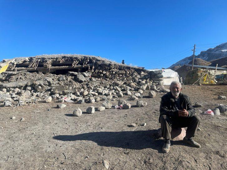 Erzurum Valisi Okay Memiş, Köprüköy'deki deprem bölgesinde incelemelerde bulundu: G3