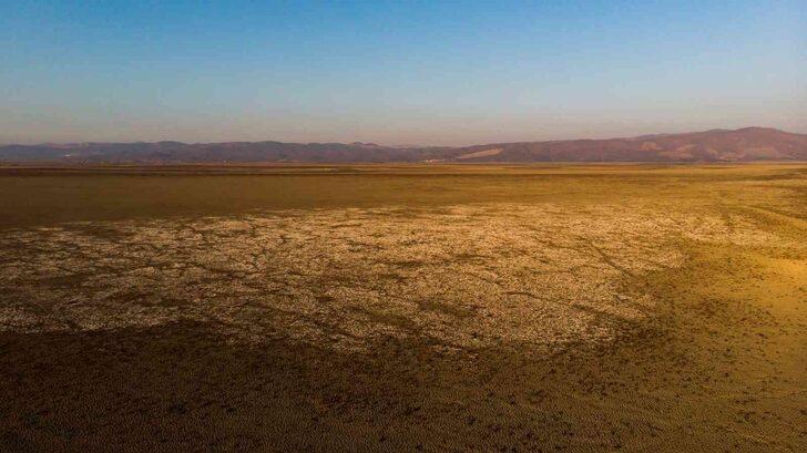 Kahreden görüntü! Marmara Gölü tamamen kurudu, yüzey Mars’a benzetildi G1