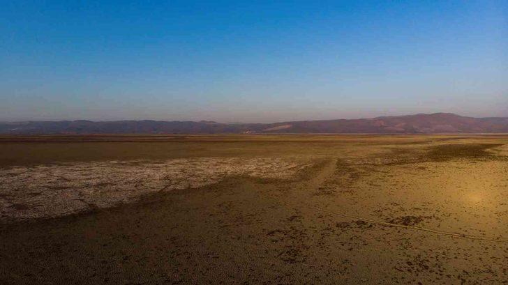 Kahreden görüntü! Marmara Gölü tamamen kurudu, yüzey Mars’a benzetildi G2