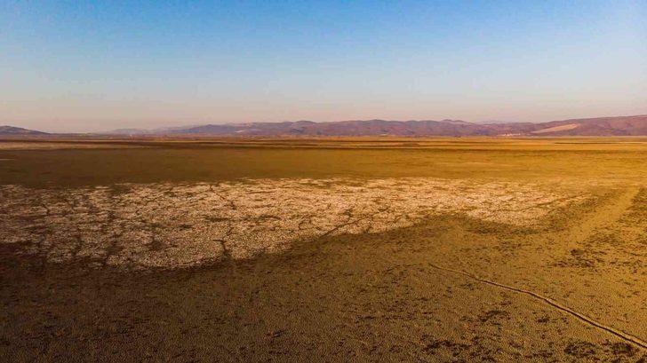 Kahreden görüntü! Marmara Gölü tamamen kurudu, yüzey Mars’a benzetildi G3