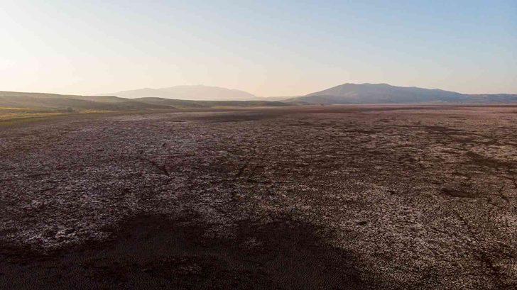 Kahreden görüntü! Marmara Gölü tamamen kurudu, yüzey Mars’a benzetildi G4