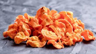 Artık cipsin de sağlıklısı var! Çocuklarınızın tiryakisi olacağı çıtır çıtır havuç cipsi tarifi