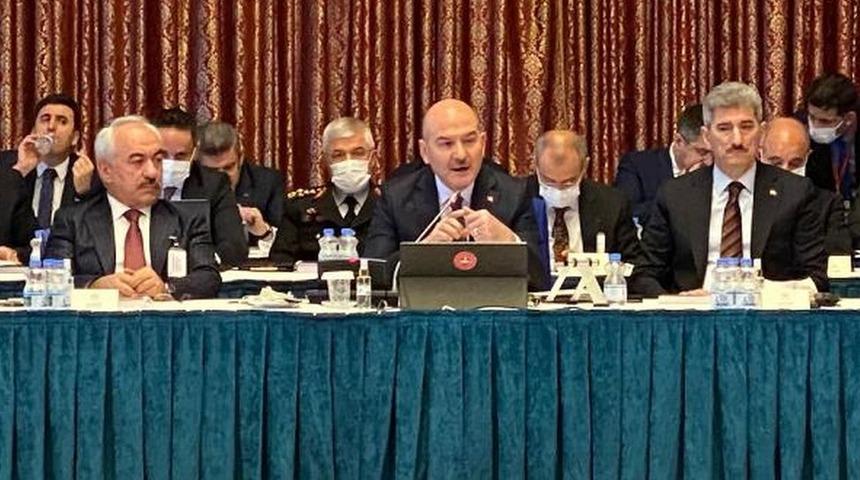 Soylu, '10 bin dolar alan siyaset&ccedil;i kim' sorusuna yanıt vermedi: 'Devletin kayıtlarında vardır'