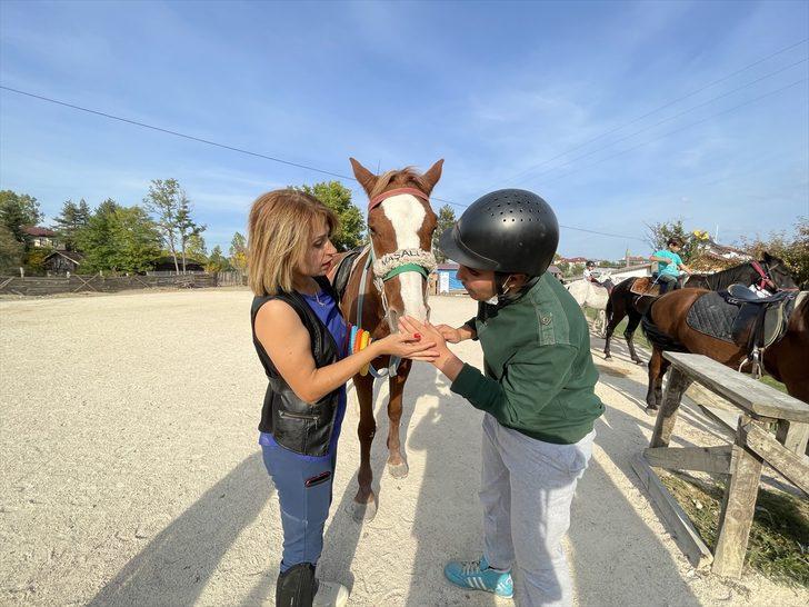 Otizmli Yiğit'in öfke nöbetleri atlı terapiyle azaldı G2