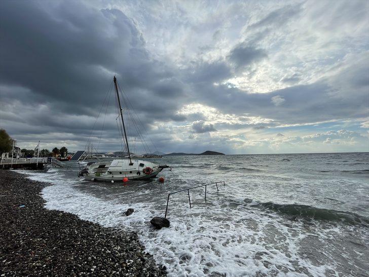 Bodrum'da bir tekne kuvvetli rüzgar nedeniyle karaya oturdu G2