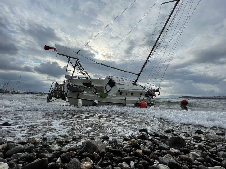 Bodrum'da bir tekne kuvvetli rüzgar nedeniyle karaya oturdu G3
