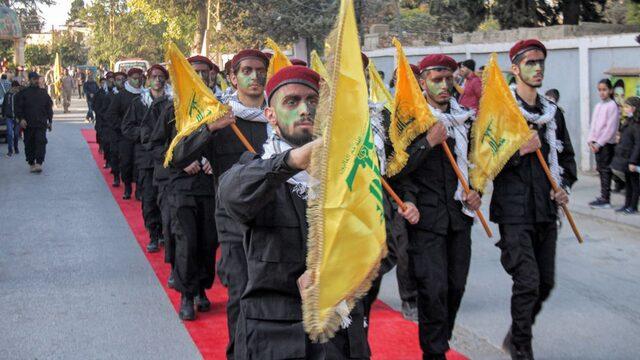 Lübnan'da Hizbullah üyelerinin geçit töreni