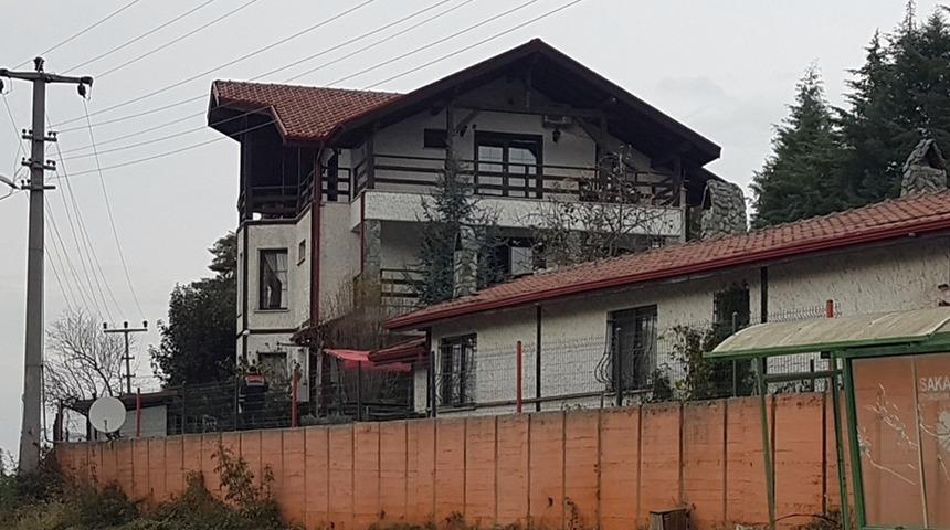 Dehşete düşüren olay! Kolunda serumla otelde ölü bulundu