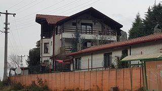 Dehşete düşüren olay! Kolunda serumla otelde ölü bulundu